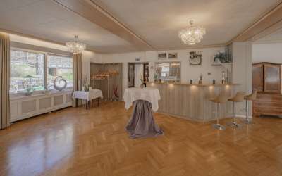 Wer hier einkehren darf, erlebt eine besondere Atmosphäre, die lange in Erinnerung bleibt - Hotel mitten im Grünen