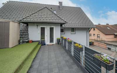 Wohnen wie im eigenen Haus -6,5-Zimmer-Eigentumswohnung