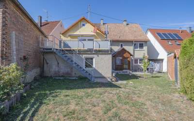 Sonniges Zweifamilienhaus: hier ist Platz für mehrere Generationen oder Rendite