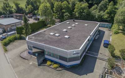 Moderne Halle und Büroteil, mit Möglichkeit zur Erweiterung