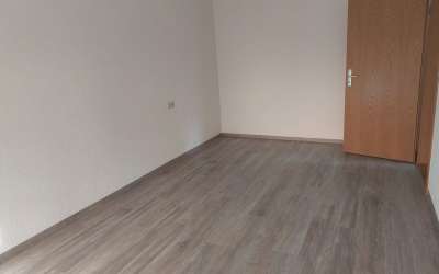 Stilvolles und großzügiges Wohnen im Park: 3,5 Zimmer Mietwohnung mit Stil und kurzen Wegen zur Eleganz und Freiraum