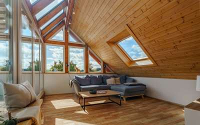 Sonniges Wohnen mit enormen Grundstück, Wohnhaus und XXL-Garage für Werkstättle, Carport oder kleines Lager
