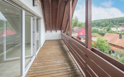 Hier können Sie sofort einziehen - komplett renoviertes Zweifamilienhaus