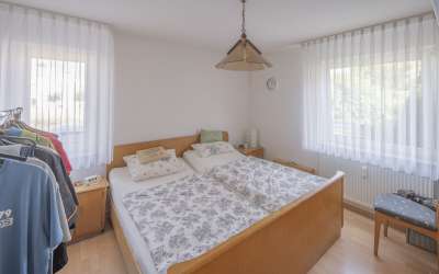 Die charmante und idyllische Erdgeschoßwohnung mit Terrasse - nur ein Steinwurf von Freiburg entfernt: genießen Sie hier den Sommer!