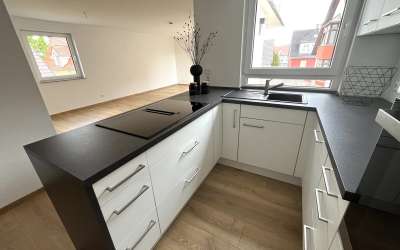 Modernes Wohnen mit Stil – barrierefrei, zentral und dennoch ruhig: 2,5 Zimmer Eigentumswohnung mit Komfort und schick