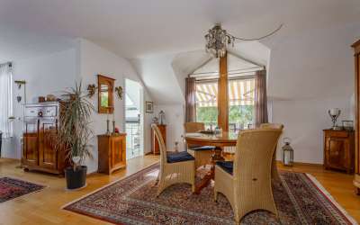 Sonnige Maisonettewohnung ruhig gelegen und kurze Wege in die Innenstadt: Charme, Chick und Esprit inklussive - um diese Perle wird man Sie beneiden