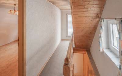 Freistehendes Einfamilienhaus mit 2 Wohnungen