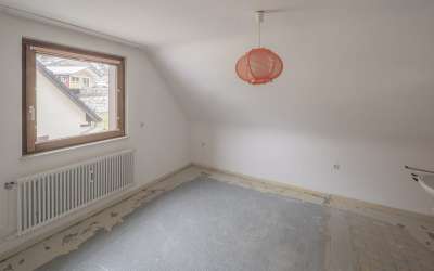 Hier beginnt Lebensqualität - Wohnen im Grünen! Platz für 2-3 Generationen, oder zum Vermieten.