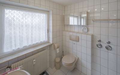 Viel Platz für Sonne und Gemütlichkeit: Einfamilienhaus mit ganz schön Platz und drei Einliegerwohnungen