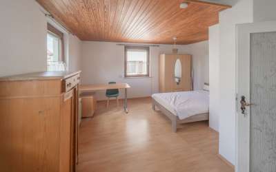 Großzügige Doppelhaushälfte mit einer Einliegerwohnung