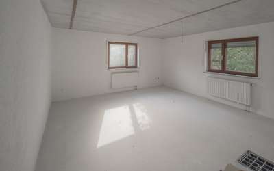 Modernes 2-Familienhaus zur Fertigstellung