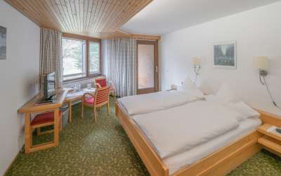 Gemütliches Hotel in idealer Ausgangslage für Motorrad fahren, Wandern, Ski, Mountainbiking und Golf