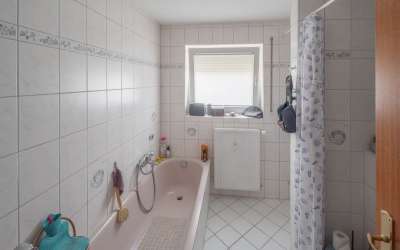2,5 Zimmer Erdgeschosswohnung mit großem Balkon