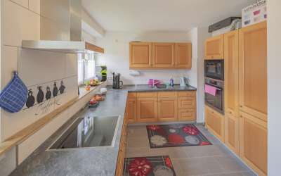 Sonniger Platz für Rendite und Ertrag: das klug aufgeteilte 3 Familienhaus am Stadtrand