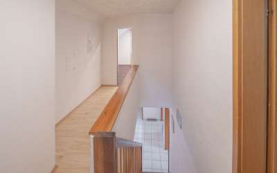 Wenn da nicht die Sonne aufgeht: großzügiges 2 Familienhaus in markanter Halbhöhenlage, mit viel Charme und Licht