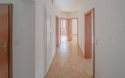 Das charmante Dreifamilienhaus am Ortsrand mit kurzen Wegen ins Grüne und einer enormen Aussicht