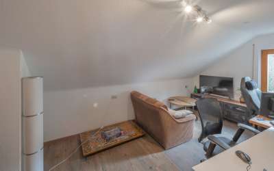 Modernes und ruhiges 2 Familien Haus mit wunderschönem Ausblick ins Tal