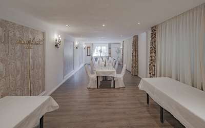 Wer hier einkehren darf, erlebt eine besondere Atmosphäre, die lange in Erinnerung bleibt - Hotel mitten im Grünen