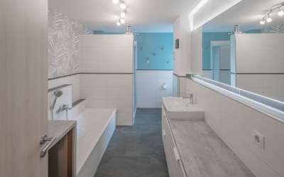 Sofort frei - Moderne 4,5 Zimmer-Eigentumswohnung mit Balkon, Terrasse und Gartenanteil