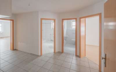 6 Familienhaus mit Gewerbe - in schöner Lage