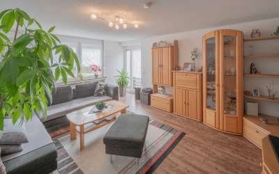 Sonniger Platz für Rendite und Ertrag: das klug aufgeteilte 3 Familienhaus am Stadtrand