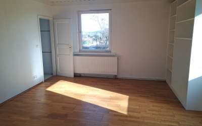 Hier ist viel Platz für Romantik und ländliche Idylle: neu modernisierte 4 Zimmer Wohnung mit Chick und Charme