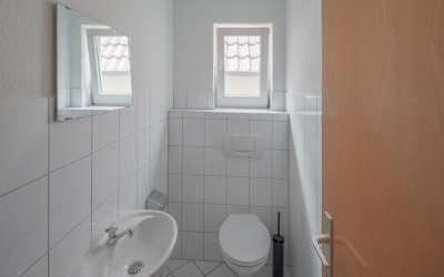 6 Familienhaus mit Gewerbe - in schöner Lage