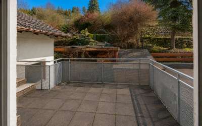 Freistehendes Zweifamilienhaus mit 2 Wohnungen
