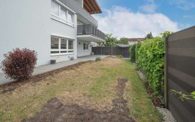 Sofort frei - Moderne 4,5 Zimmer-Eigentumswohnung mit Balkon, Terrasse und Gartenanteil