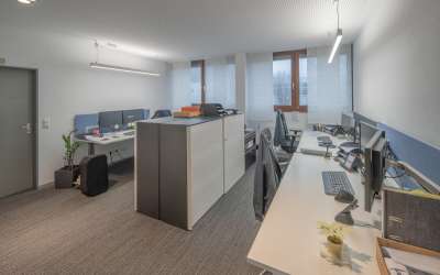 Moderne Halle und Büroteil, mit Möglichkeit zur Erweiterung