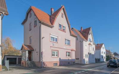 Charmantes Wohnen in der Stadt: mit Dachterrasse