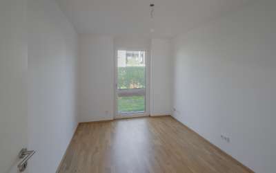 Hier geht die Sonne auf: außergewöhnliche 4 Zimmer-Wohnung im Erdgeschoß