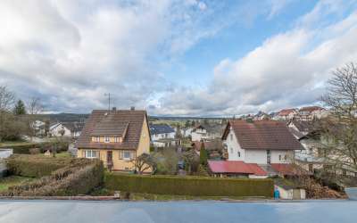 Freistehendes Zweifamilienhaus mit viel Platz!