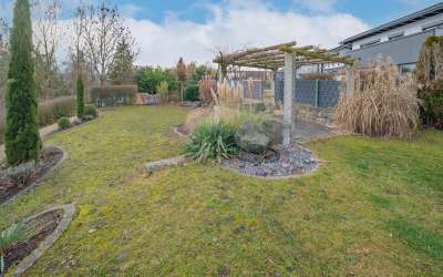 Hier ist Ihr Platz für das besondere Wohnen: mediterranes Villa auf dem Weg zum Bodensee