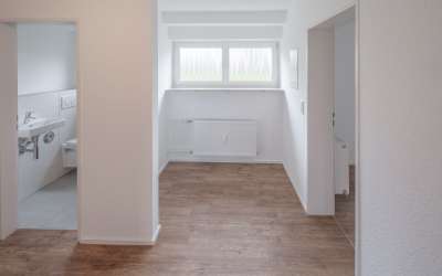 Neu renoviert: 3 Zimmer Mietwohnung im Erdgeschoss mit Terrasse