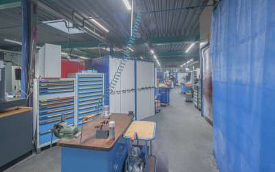 Moderne Halle und Büroteil, mit Möglichkeit zur Erweiterung