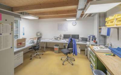 Sonniges, markantes Gewerbeanlageobjekt mit Potential und jungem Baujahr