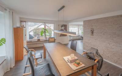 Modernes und ruhiges 2 Familien Haus mit wunderschönem Ausblick ins Tal