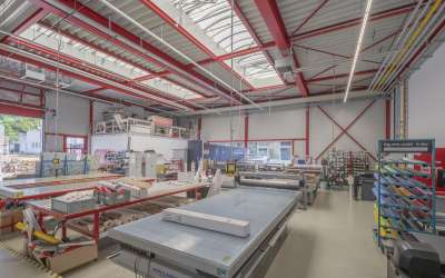 Moderner Firmenstandort zum Wohnen und Arbeiten - hier geht die Sonne auf in luftiger Höhe über Schramberg