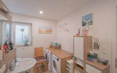 Sonniges Zweifamilienhaus in begehrter Lage