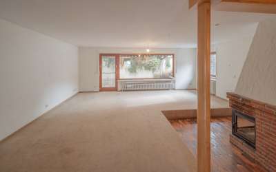 Freistehendes Einfamilienhaus mit 2 Wohnungen