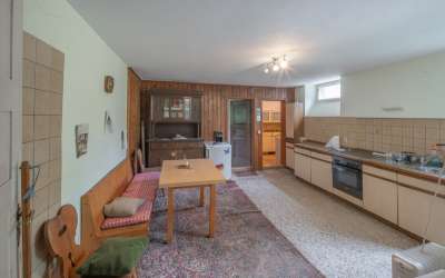 Wohnhaus mit Stallungen und großem Grundstück in absoluter Alleinlage; ideal für Tierhaltung