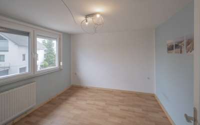 Sonniges Zweifamilienhaus: hier ist Platz für mehrere Generationen oder Rendite