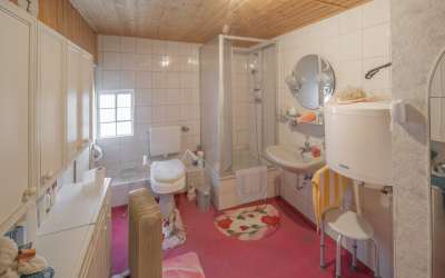 1-2-Familienhaus in toller Lage und schönem Grundstück
