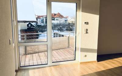 Voilà: moderner Platz für très chic und viel Raum! Perfekte 2,5 Zimmer Dachgeschosswohnung - Stadtmitte ruhig und sonnig gelegen