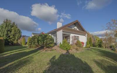 Sonnig, idyllisch, ländlich romantisch und schön: Einfamilienhaus in familiärer Lage!