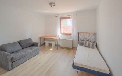 Großzügige Doppelhaushälfte mit einer Einliegerwohnung