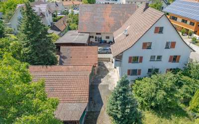 Landwirtschaftliches Gebäude mit viel Platz und großem Grundstück