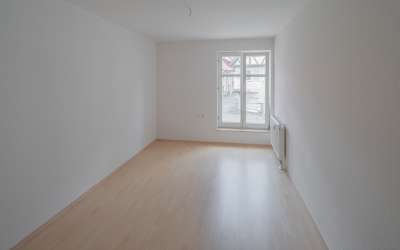 6 Familienhaus mit Gewerbe - in schöner Lage