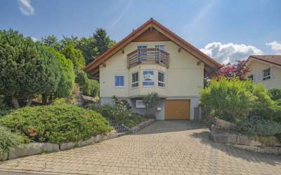 Das sonnige und freistehende tolle, moderne und gepflegte Einfamilienhaus am Ortsrand - hier ist Platz für Ruhe und Gemütlichkeit!
